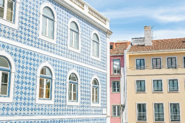 Foto de fachadas urbanas reabilitadas